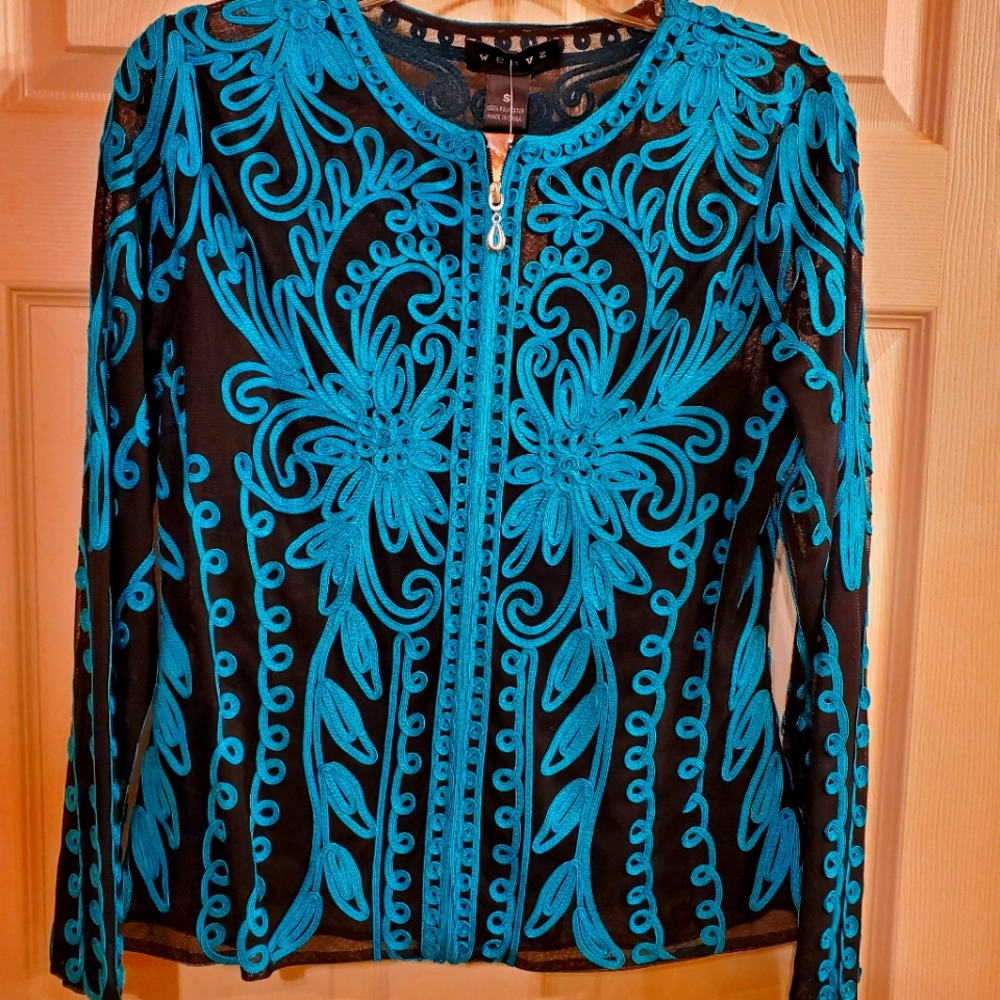 Weavz dressy front-zip top, Small
